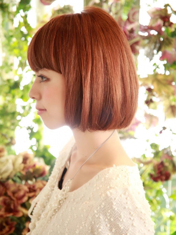 ぱっつん前髪×内巻きでナチュラルボブスタイル