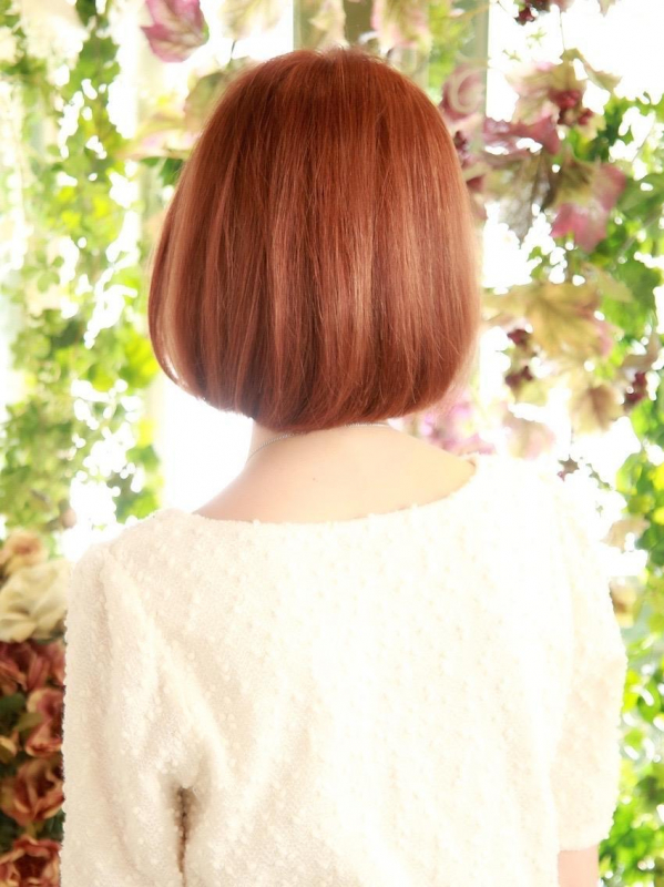 ぱっつん前髪×内巻きでナチュラルボブスタイル