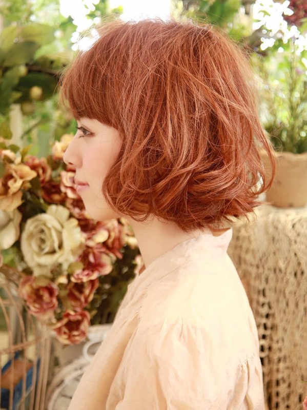 抜け感のある可愛らしいウェーブボブスタイル