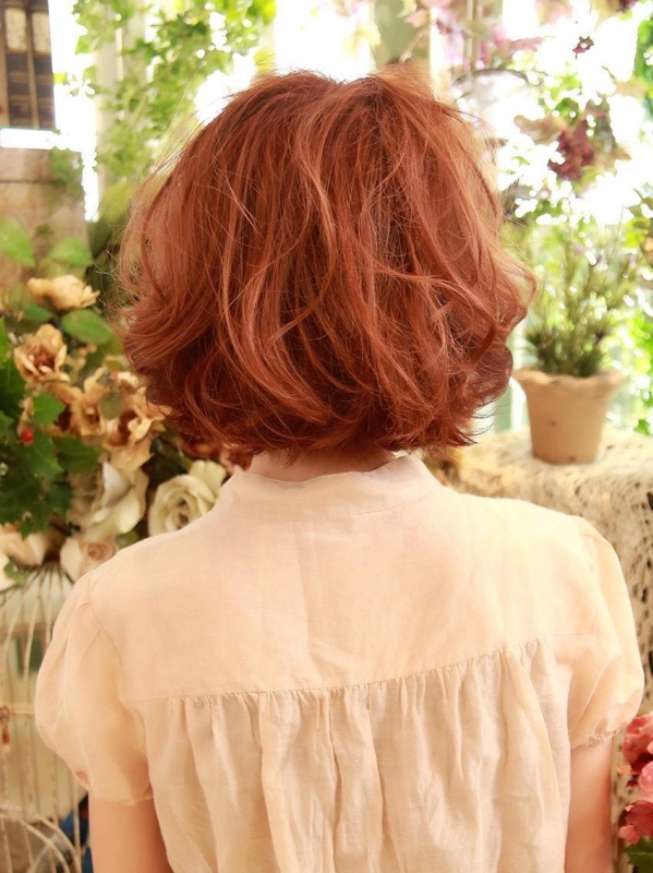 抜け感のある可愛らしいウェーブボブスタイル