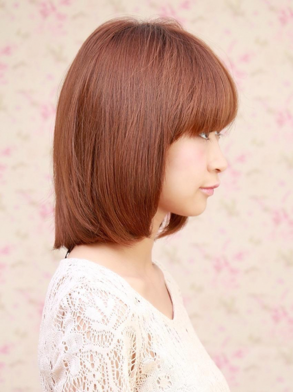 前髪あり×可愛らしい内巻きのミディアムスタイル