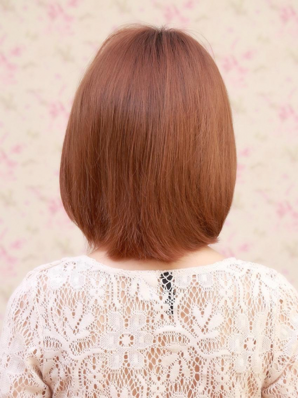 前髪あり×可愛らしい内巻きのミディアムスタイル