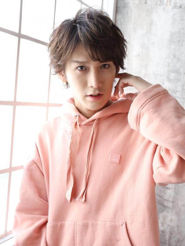 少し長めが大人の色気！ カジュアルなメンズショート