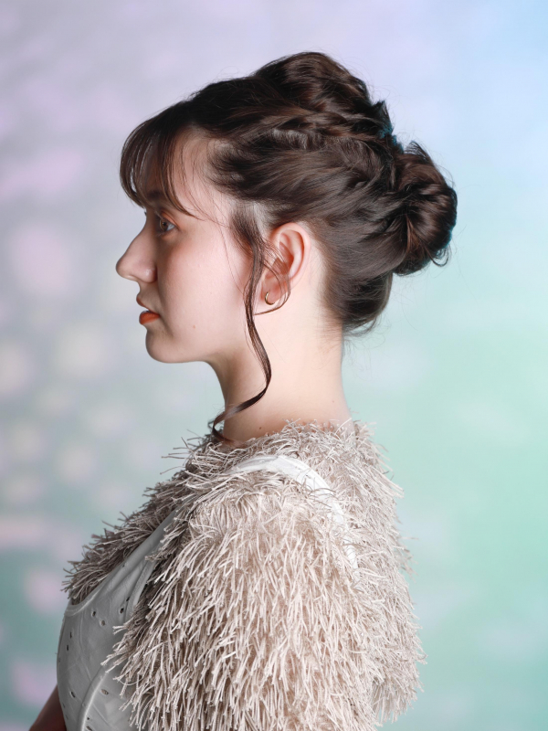 暗髪のお団子×ねじりのみのアレンジスタイル