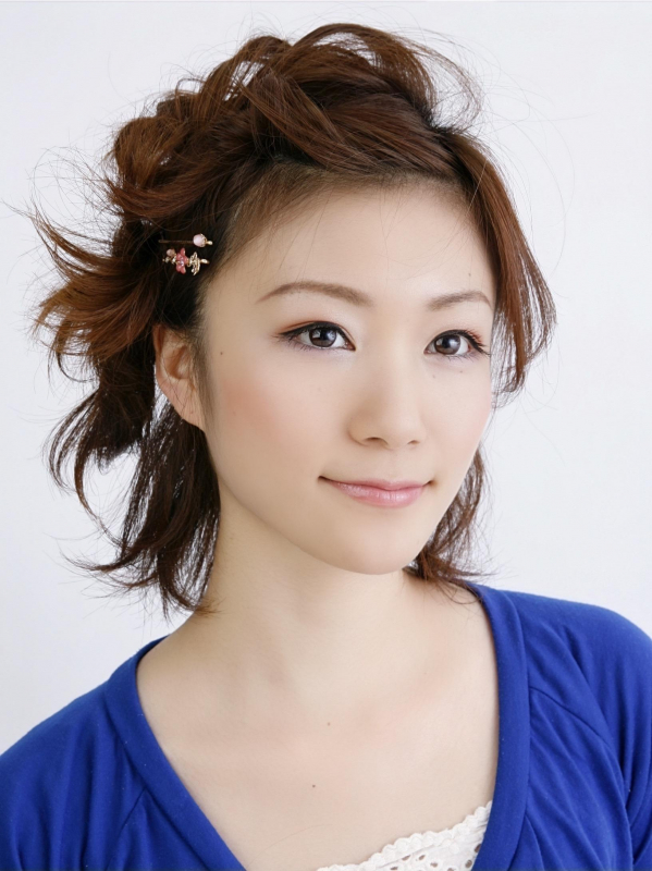前髪アップの可愛いショートアレンジ