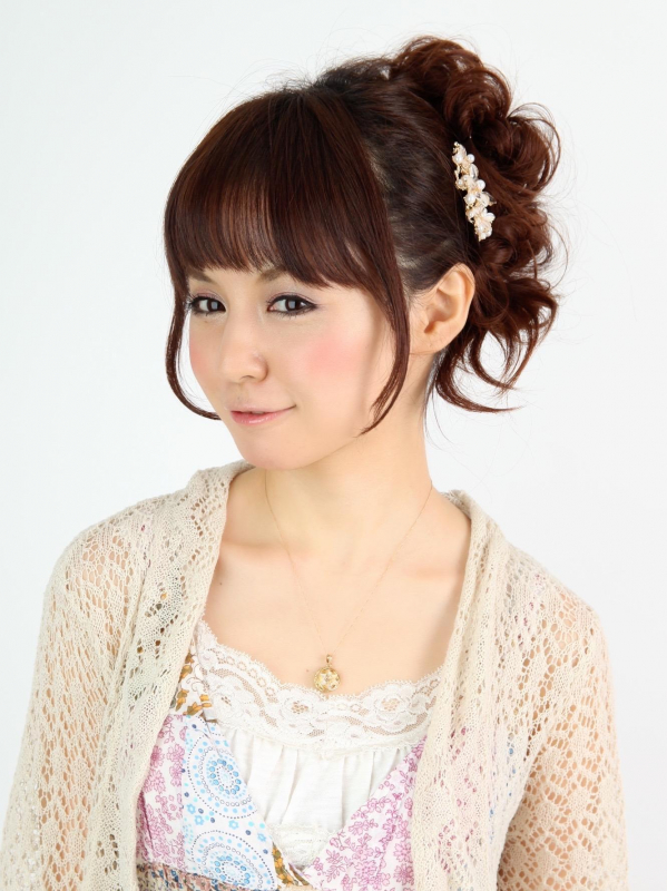 三つ編みポニーテールの可愛らしいアレンジ