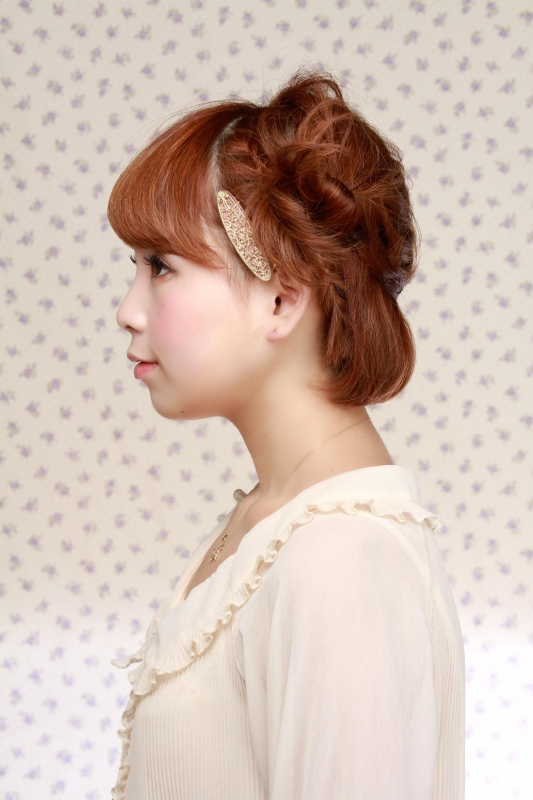 上品なハーフアップのショートアレンジ