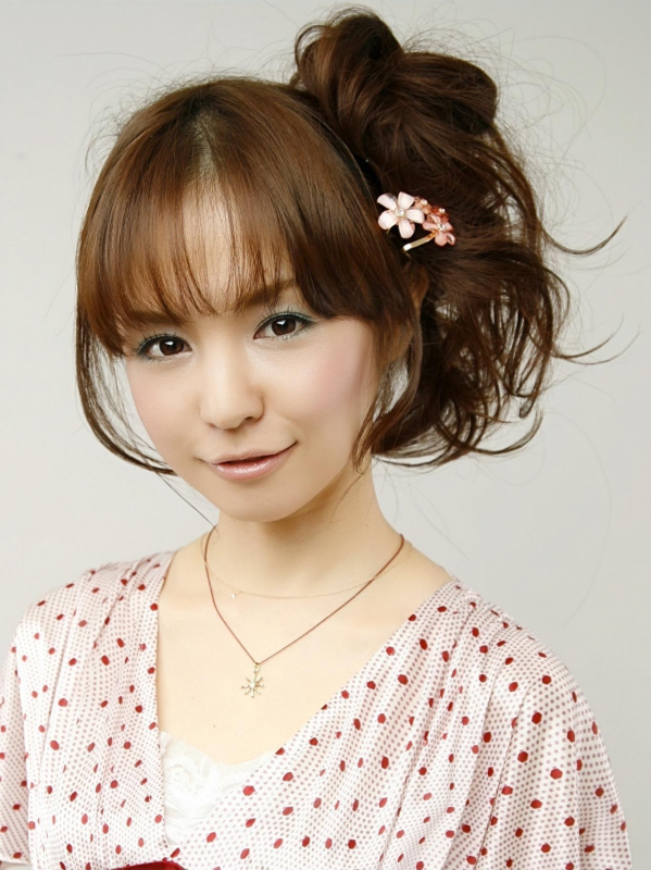 薄め前髪×アップスタイルの愛されお呼ばれアレンジ