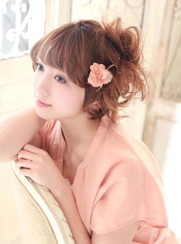 可愛らしいボリュームのあるミディアムアレンジ