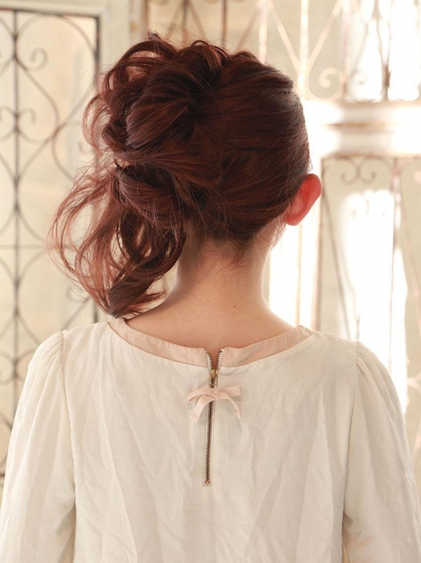 サイドに寄せた愛される可愛いアレンジ