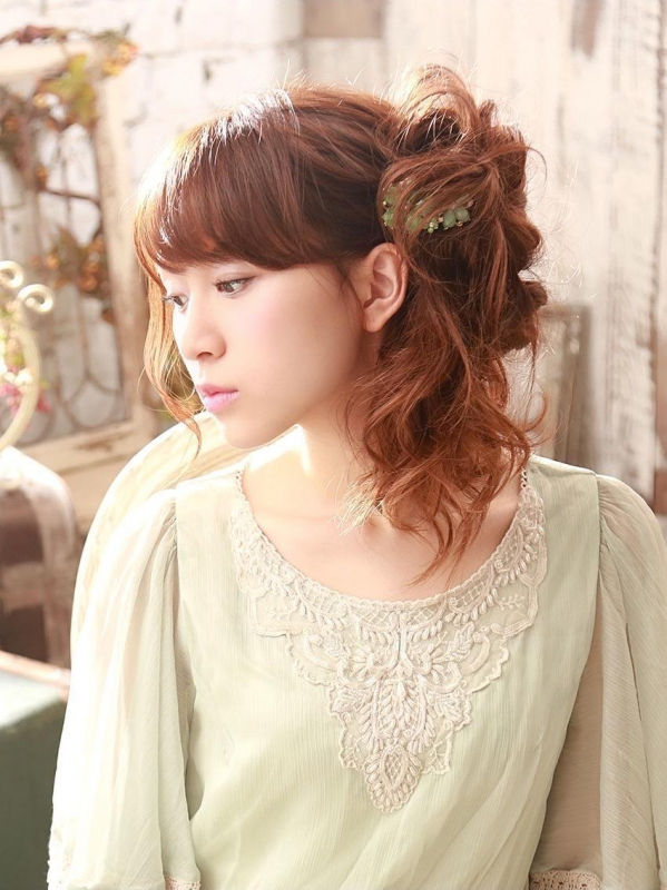 サイドに寄せたポニーテールで可愛いロングアレンジ