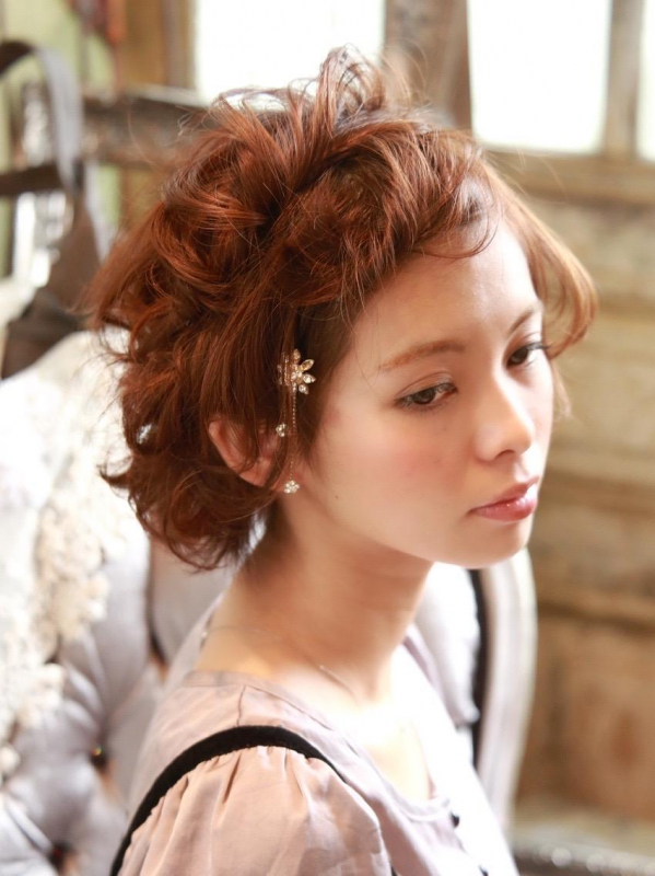 モカブラウンのねじるだけの可愛いボブアレンジ