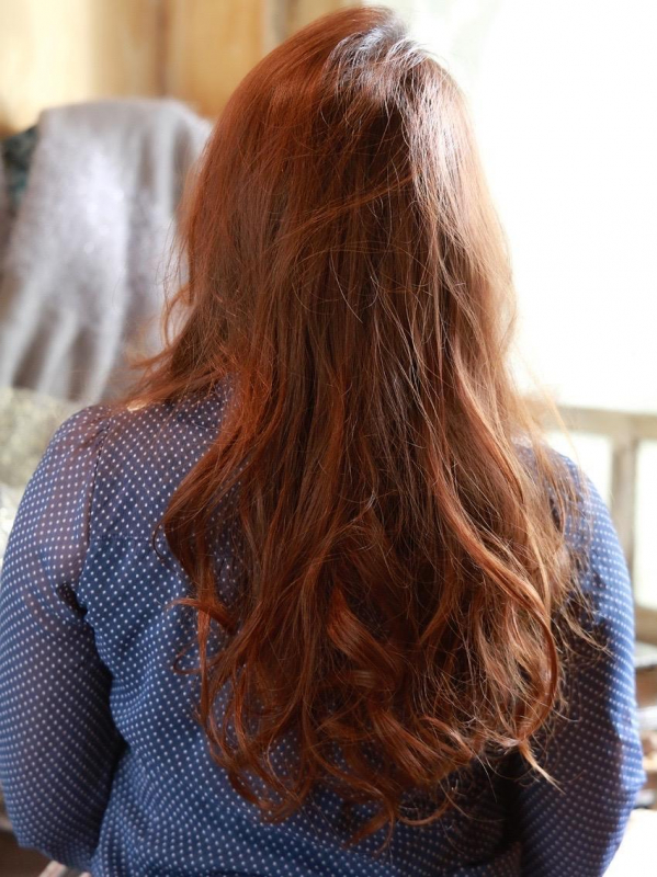 セクシー×ミックスカールで注目集めるロングヘア