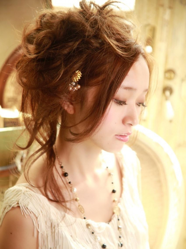 大人セクシーでねじることがポイントのアレンジ