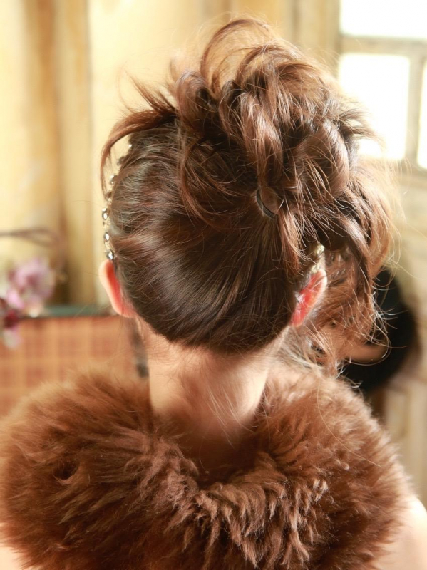 アップスタイルの愛されセミロングアレンジ