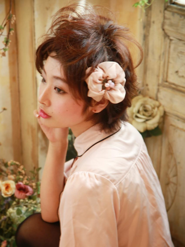 トップにボリュームのあるショートアレンジ