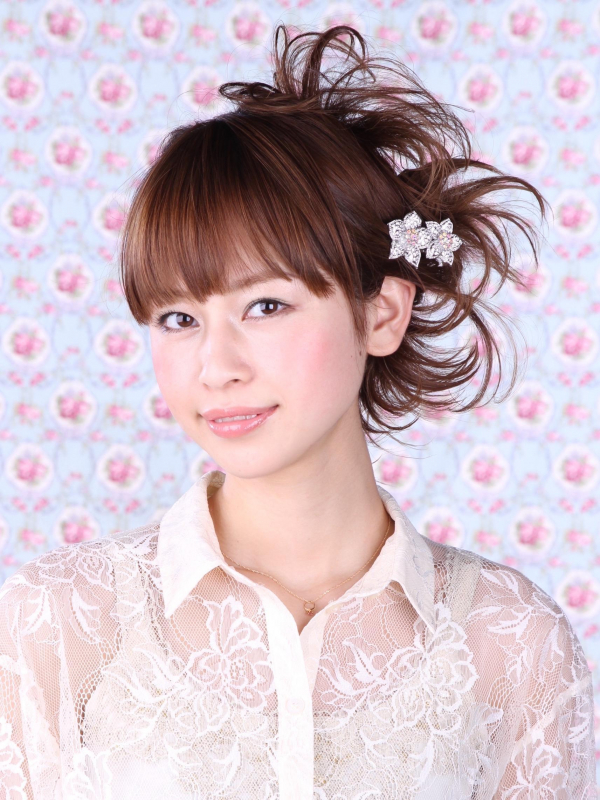 チェスナットブラウンの抜け感のある可愛いアレンジ