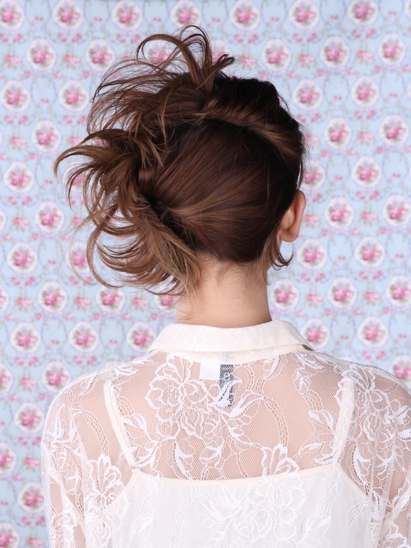 チェスナットブラウンの抜け感のある可愛いアレンジ