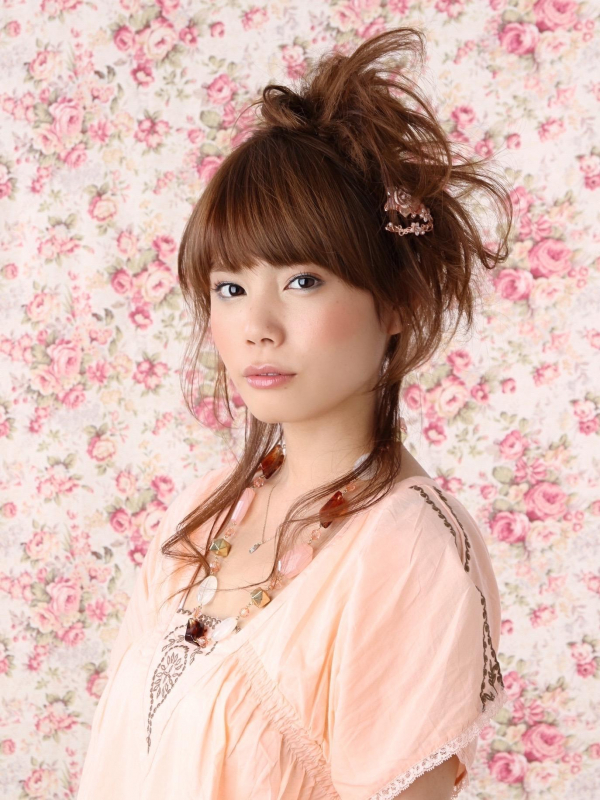 ロングスタイルのハーフアップのお呼ばれアレンジ