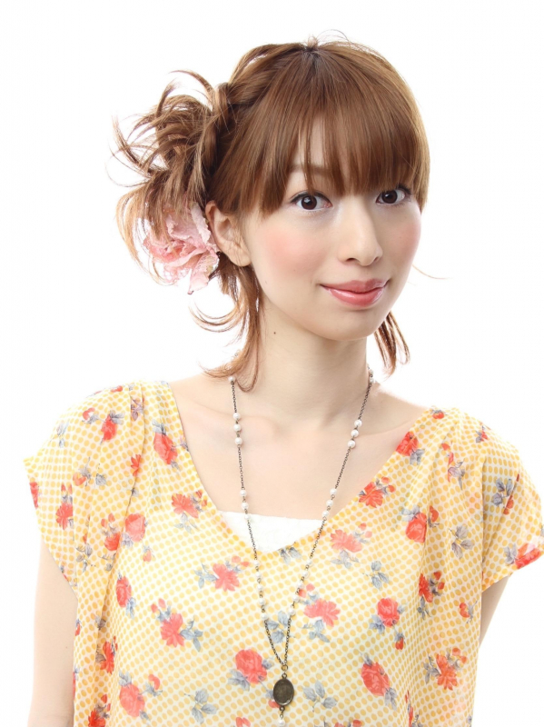 フェミニンな印象の三つ編み×簡単サイドアレンジ