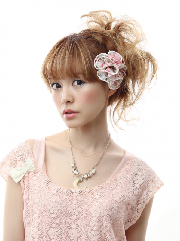 裏編み込みを使った可愛い結婚式アレンジ