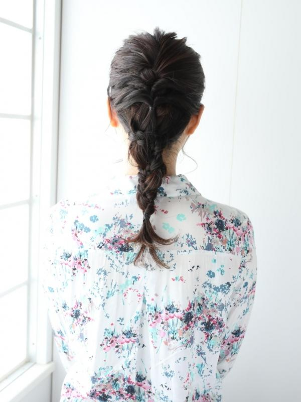 くるりんぱ&三つ編み&編み込みでロングヘアをアレンジ