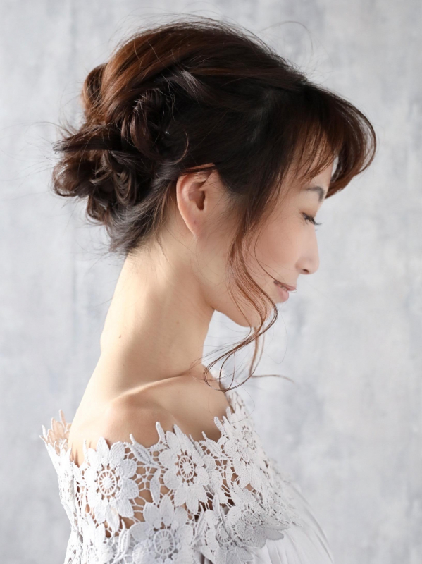 セミロングをパーティー仕様のアップヘアにアレンジ