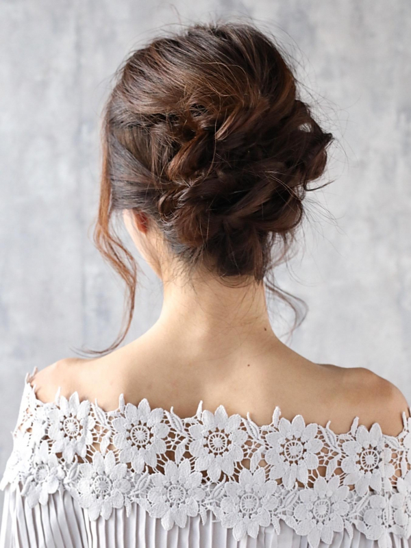 セミロングをパーティー仕様のアップヘアにアレンジ