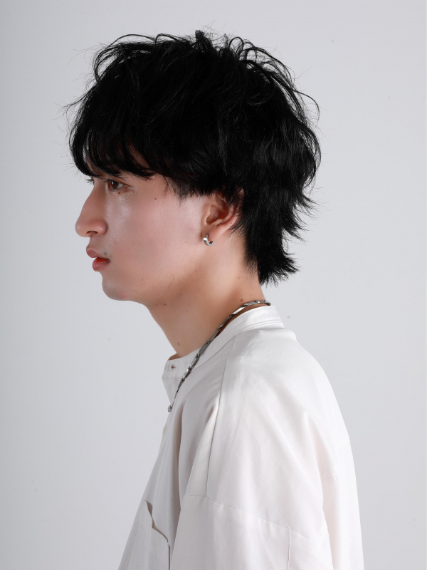 ミディアムウェーブでこなれ感のあるメンズスタイル