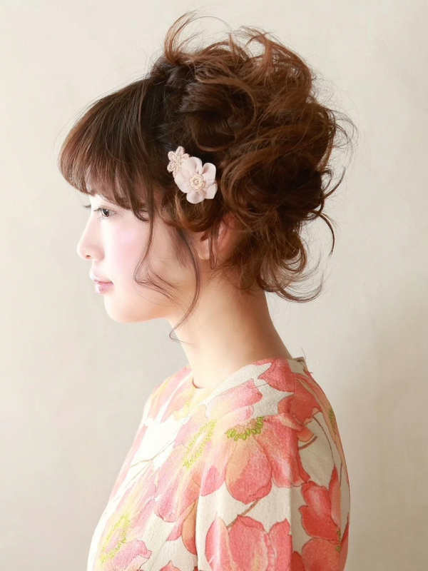 パーティーにおすすめ☆ミディアムのサイドアレンジ