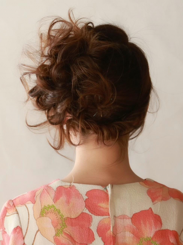 パーティーにおすすめ☆ミディアムのサイドアレンジ