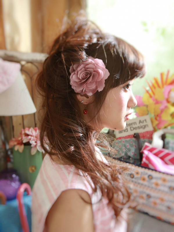 仮装にもおすすめ☆プリンセスなセミロングのサイドアレンジ