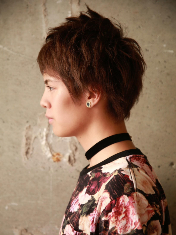 ツンツン×明るめブラウンで派手な印象のショートメンズスタイル