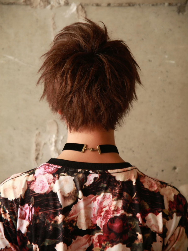 ツンツン×明るめブラウンで派手な印象のショートメンズスタイル