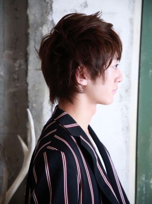 ミディアムな暗髪のメンズスタイル