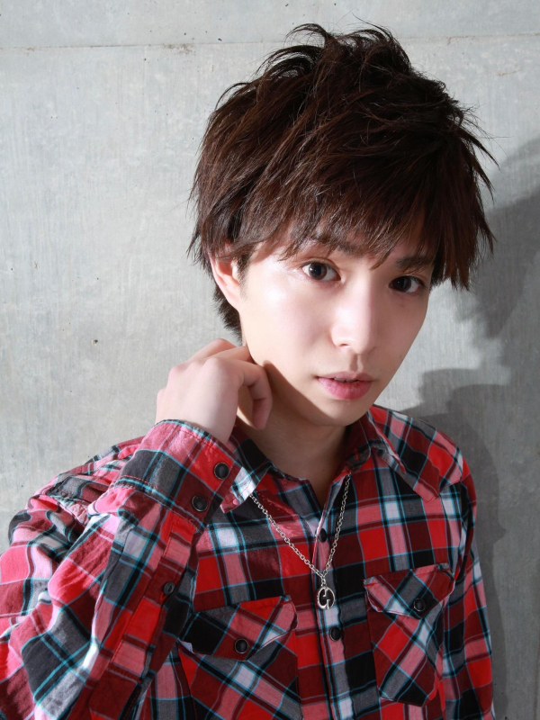 暗髪×ナチュラルセットでビジネスシーンでも使えるメンズスタイ