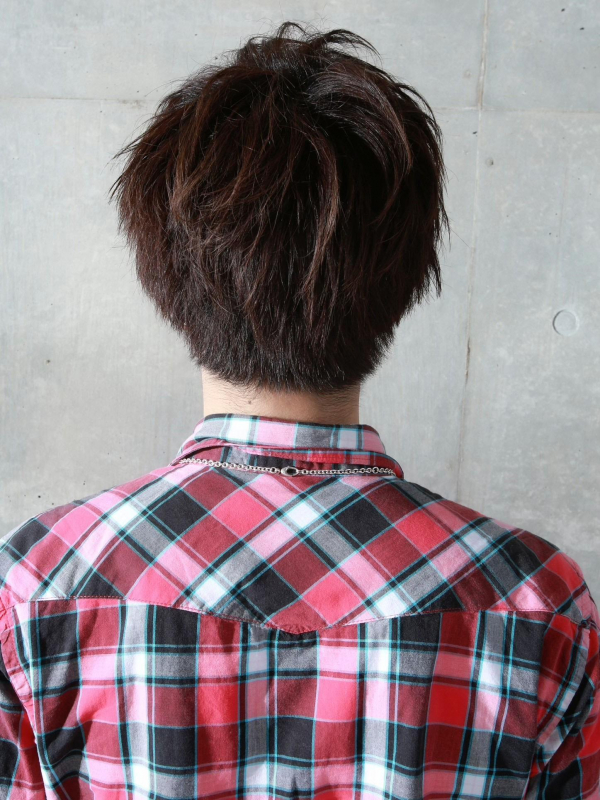 暗髪×ナチュラルセットでビジネスシーンでも使えるメンズスタイ