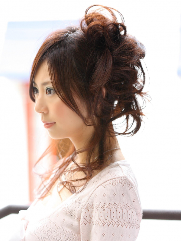 結婚式やパーティーに☆ セミロングのヘアアレンジ