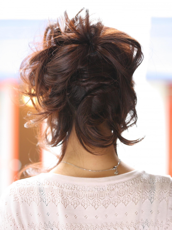 結婚式やパーティーに☆ セミロングのヘアアレンジ