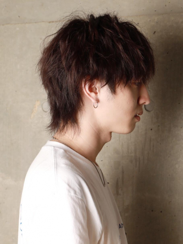 束感ウェーブ×センター分けでおしゃれなメンズスタイル