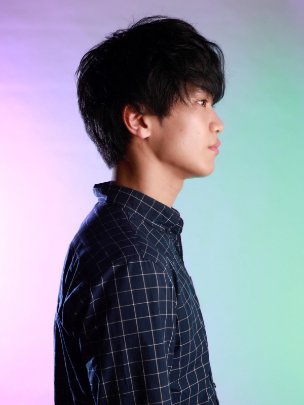 ビジネスシーンにも使える！黒髪ナチュラルのメンズスタイル