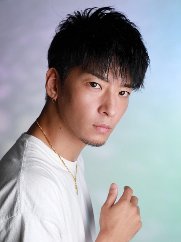 モヒカンラインすっきりの刈り上げでかっこいいメンズスタイル