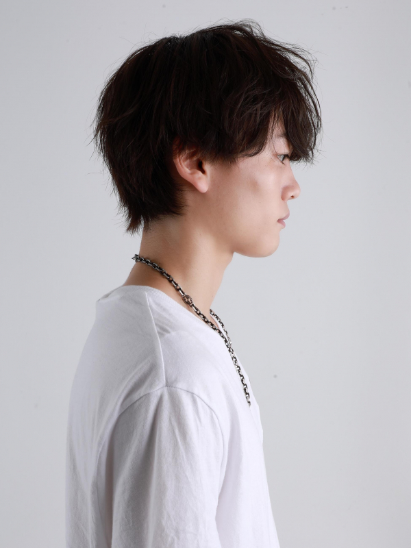 緩めウェーブのカジュアルなメンズスタイル