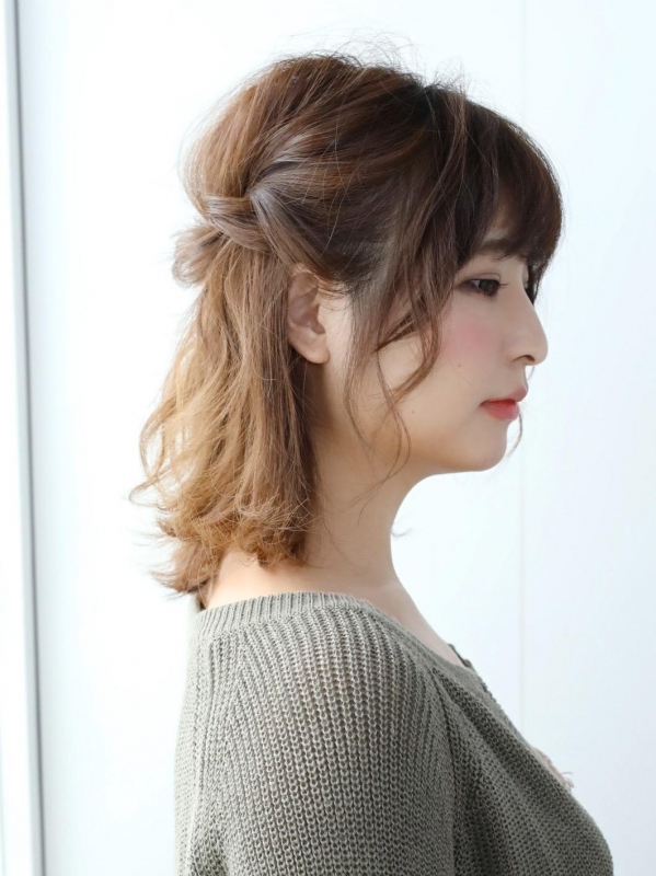 ミディアムボブを外ハネ＆ハーフアップでモテアレンジ