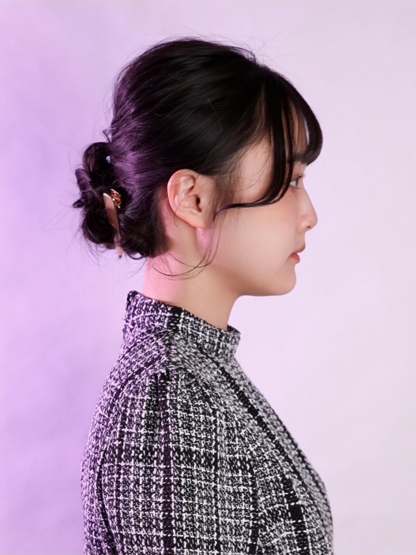 ミディアムヘアを編み込みでアップヘアにアレンジ