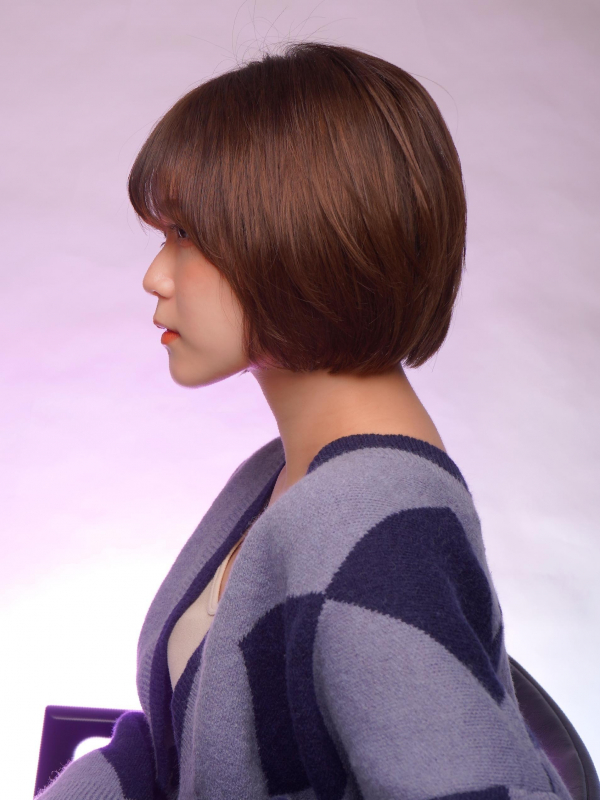 ひし形シルエットで小顔！シースルーバングの内巻き×ボブ