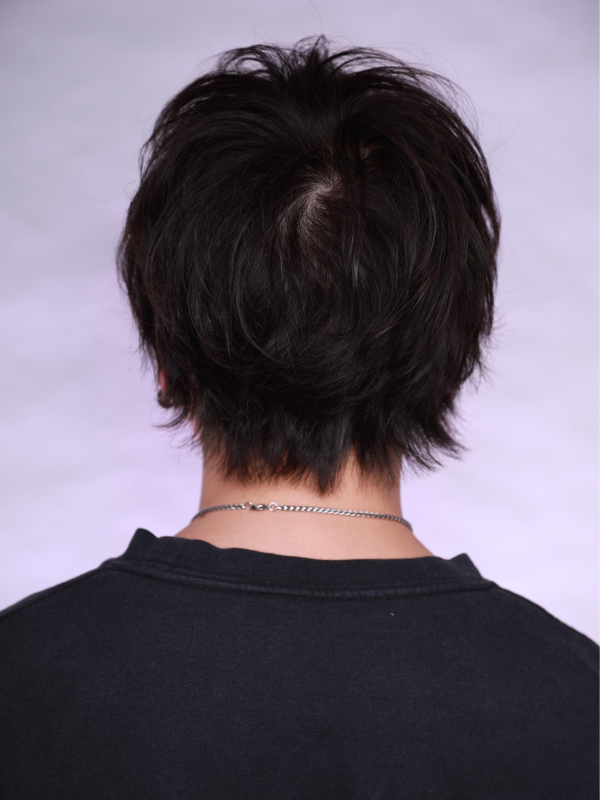 無造作なクセ毛風パーマがオシャレなメンズ×ミディアム