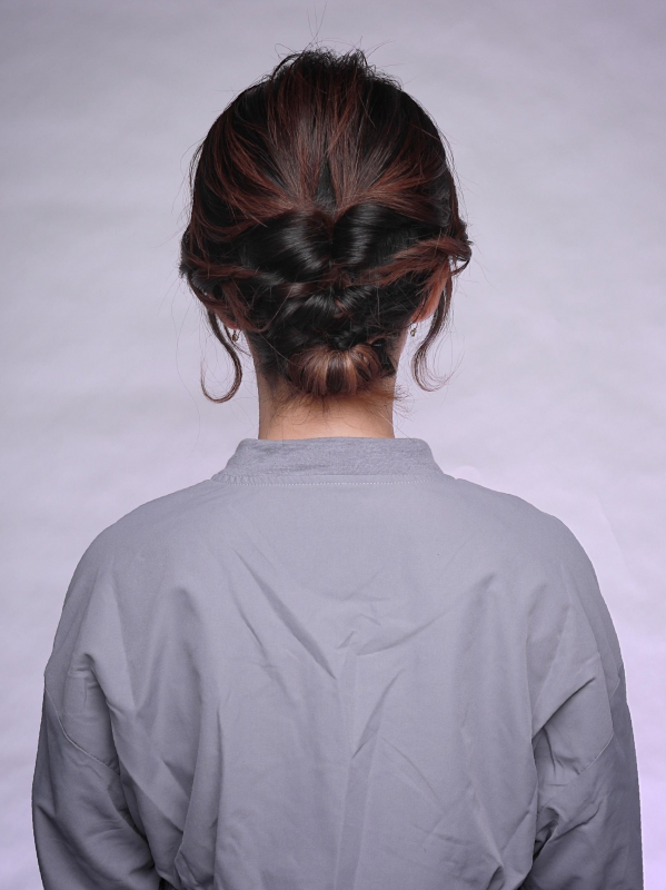 ミディアムのハッシュカットをアレンジ