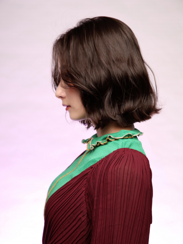 前髪なし×波ウェーブで優しいムードの韓国風ボブ