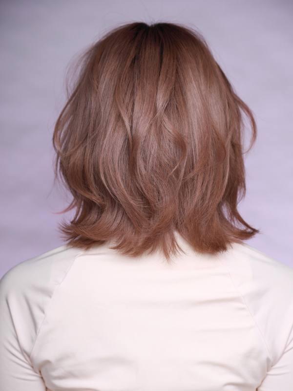 ハイトーンカラーがかわいいミディアム×ウェーブ